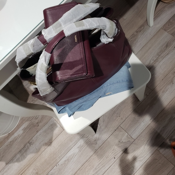 Plum Fossil Handbag and matching Wallet - Picture 7 of 7